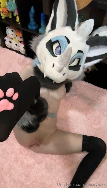 Swapped the black carpet for pink, I think it's so much cute..