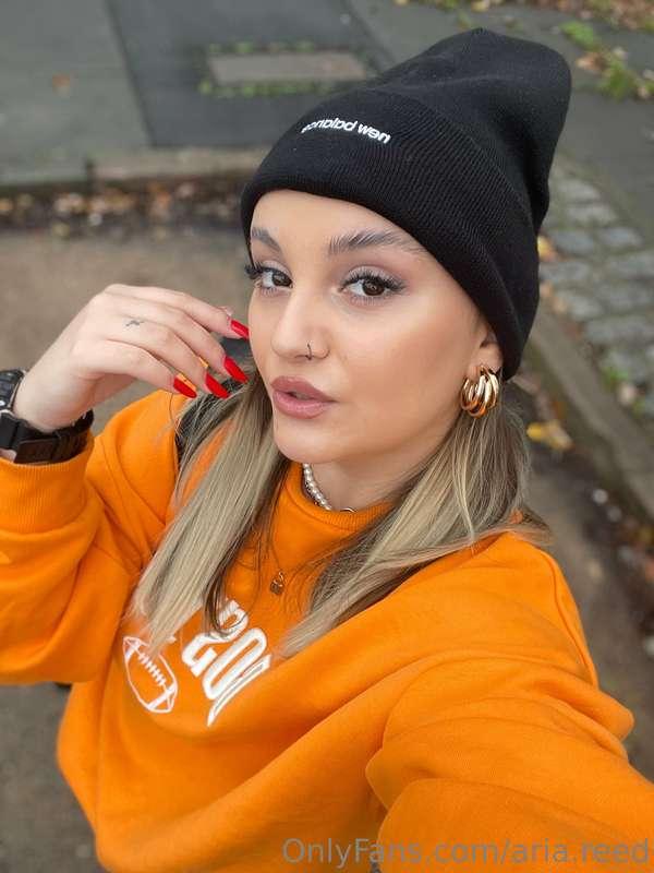 You like how i look in orange?😏