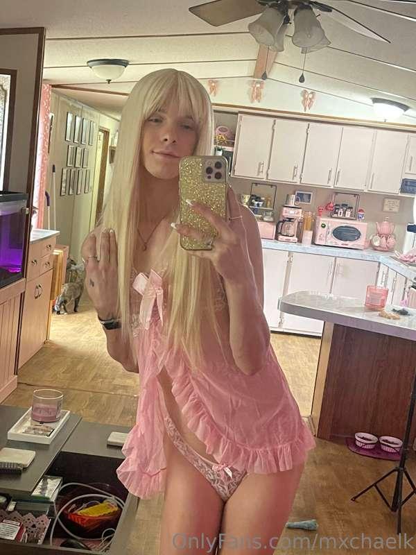playing in my wig again hehe