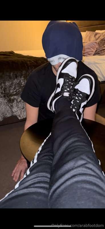 Video coming soon 😈  #footmaster #malefeet #findom #sneakers..