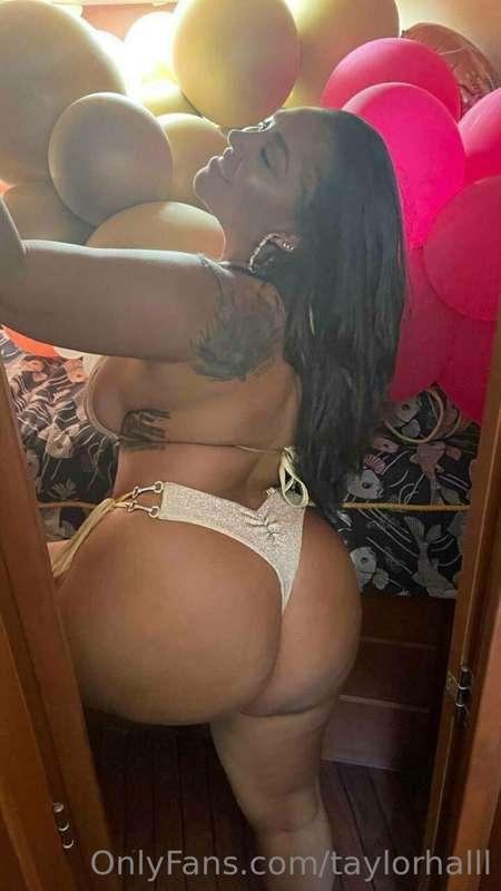 @spanishbarbiethick Thick Latina with a big ass 😍❤️ join tod..