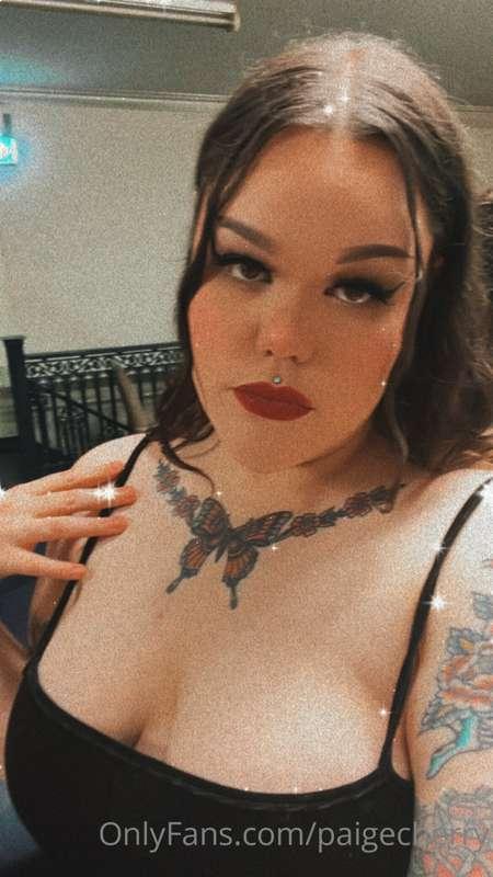 Touch me, tease me, undress me 😏

More content cumming soon ..