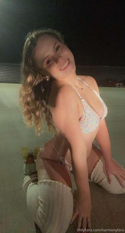 Did a nude headlight photoshot last night on a random roof 🙈