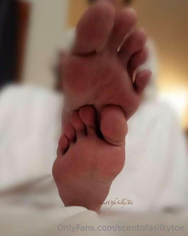 ❤️‍🔥 Massage me and lube me up with your tongue so I can rel..