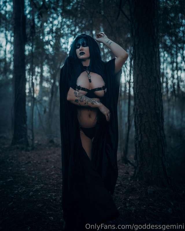 Just sent out all of the extra photos from this Druid shoot ..