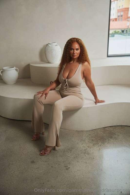 Just a seductive gaze 😏