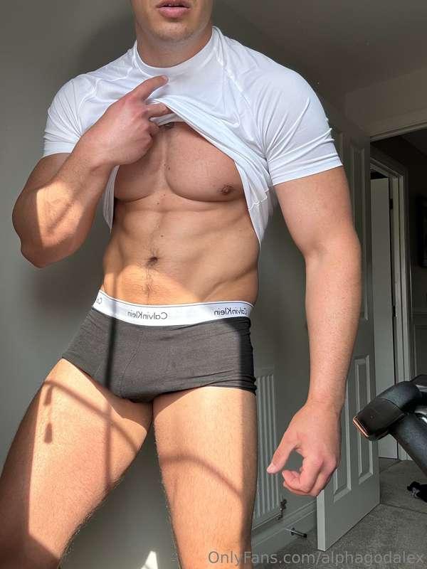 Just look how perfect I fucking am. Tanned. Muscular. Rich. ..