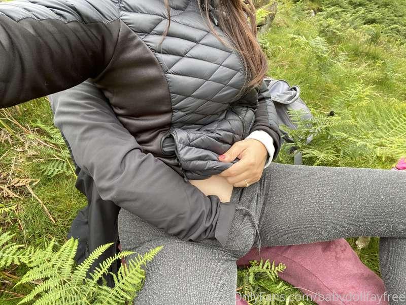 Getting fingered up a mountain 🥵💦