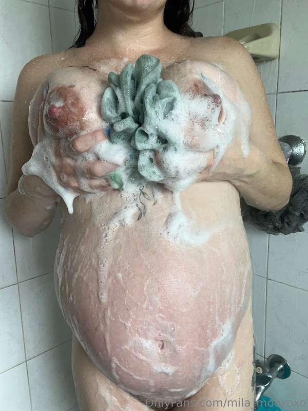 Morning showers are the best ! ❤️💦😈