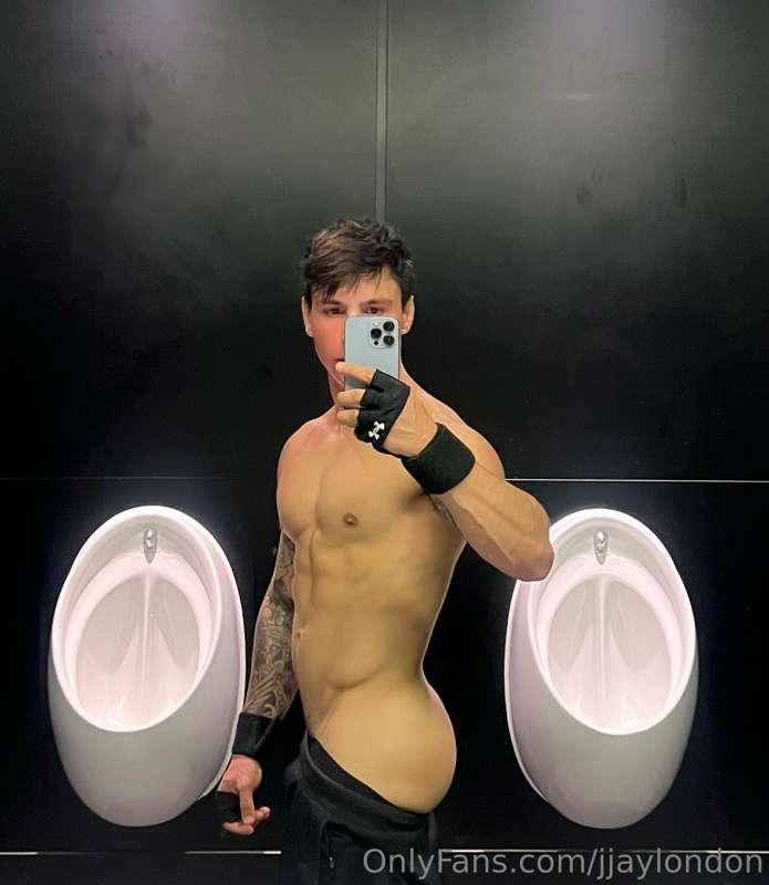 Imagine you walk into the loo at the gym and see me like thi..