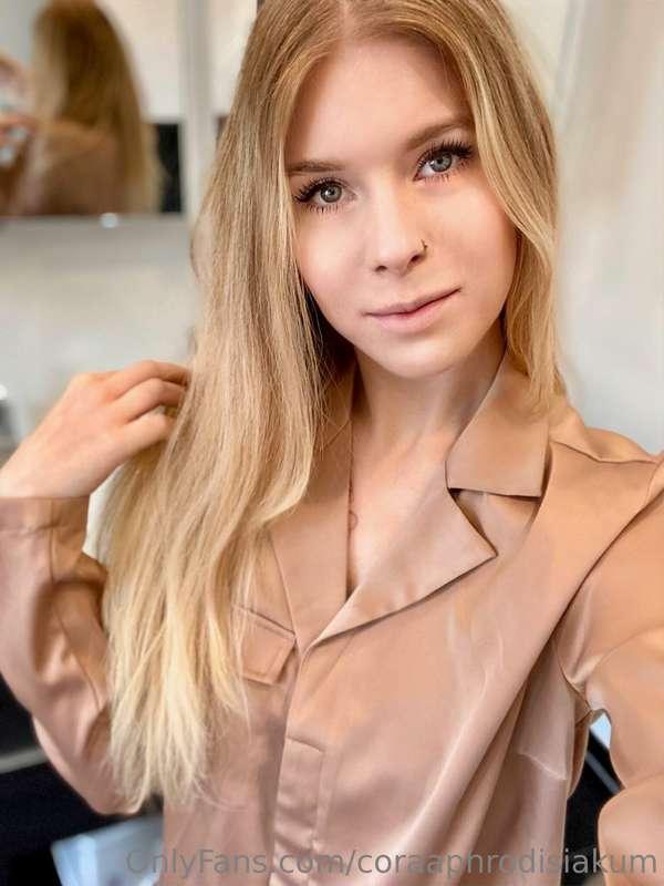 Verbringst du mit mir den Abend, Babe ?🥰
Mein Outfit sieht z..