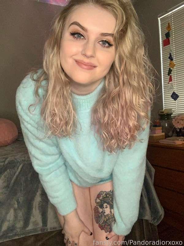 Hiiiiii :3 

https://fans.ly/r/Pandoradiorxoxo

#hi #fyp #flirt #flirty #nopants #curlyhair #blonde #bombshell #pandorasbox #pandora #dior #teen #young #pale #thicc #curvy #free #dickrates #sexting 