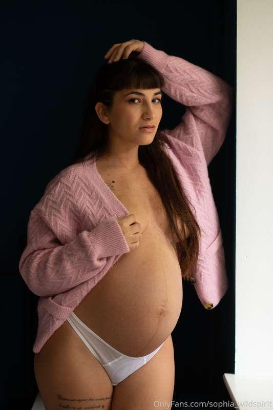 New pregnant photoset made yesterday. TOPLESS, TAKING OFF MY..