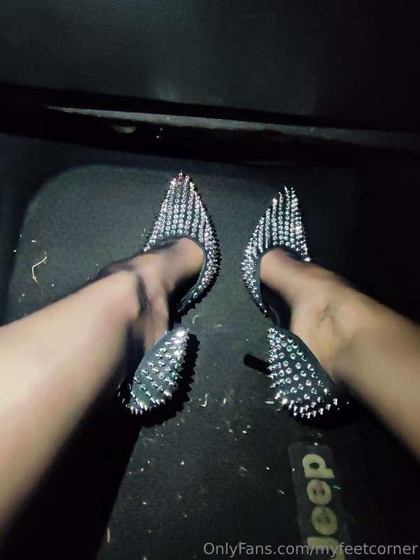 Deal with these of you dare!! Fetish crush for tonight🖤😈👠#fo..