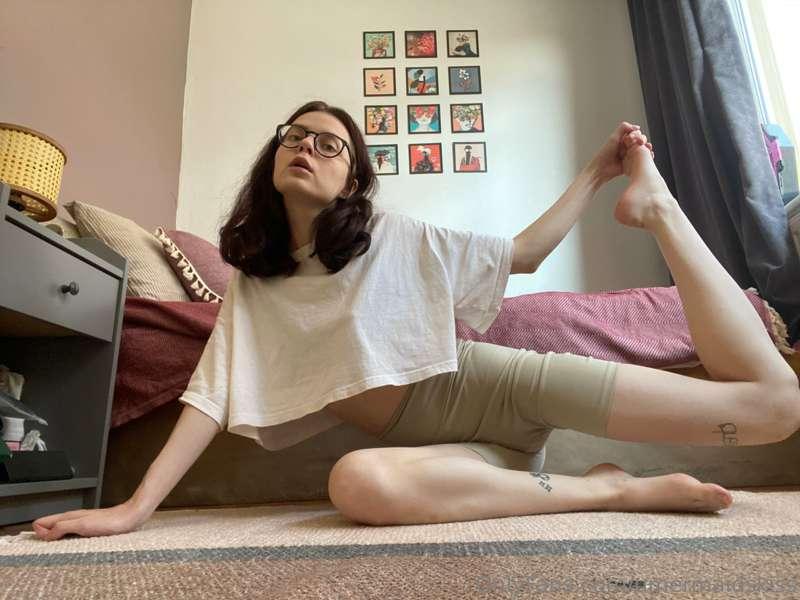 stretching 🧘🏻‍♀️