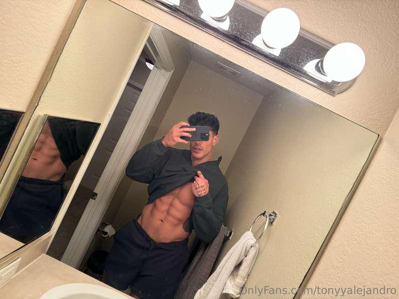 My bro wanted to see my ab gains so i thought you should too..