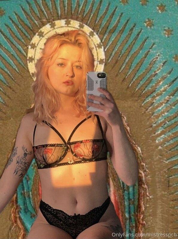 Merry Christmas Eve!?
Worship me on this post and you will b..