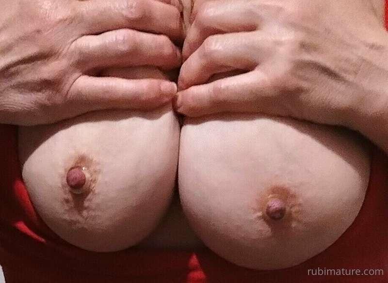 Right now you should be sucking on these tits 🔥🔥😈😈