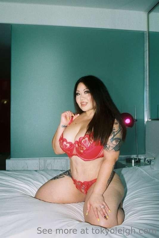 I chose red because I know you love me ❤️😘