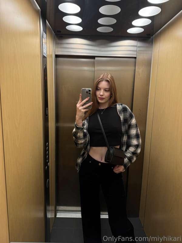 🤩My outfit for a walk — what do you think?😎🖤Drop your though..