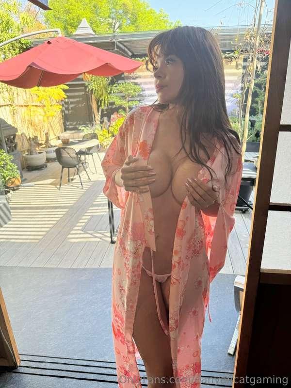 Hace calor y la ropa estorba... 🔥