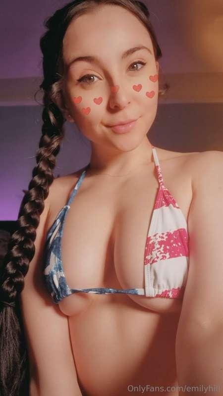 I'm live rn 🥰 https://allmylinks.com/emilyhill
