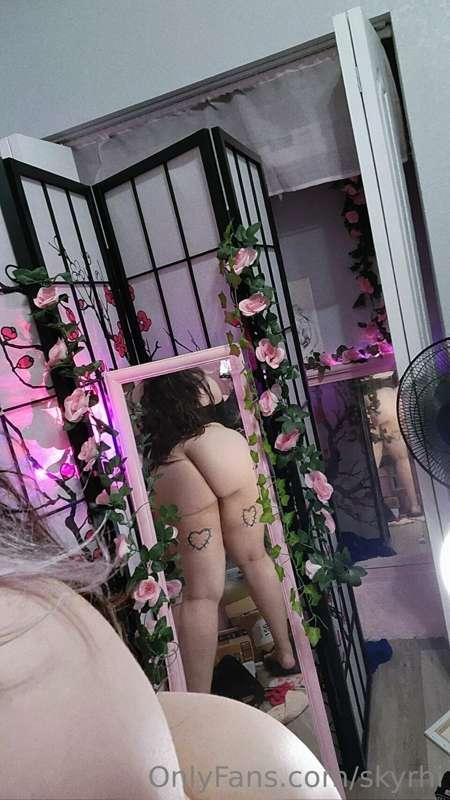 Getting through all your messages btw 💋💋

Crotchless panties..