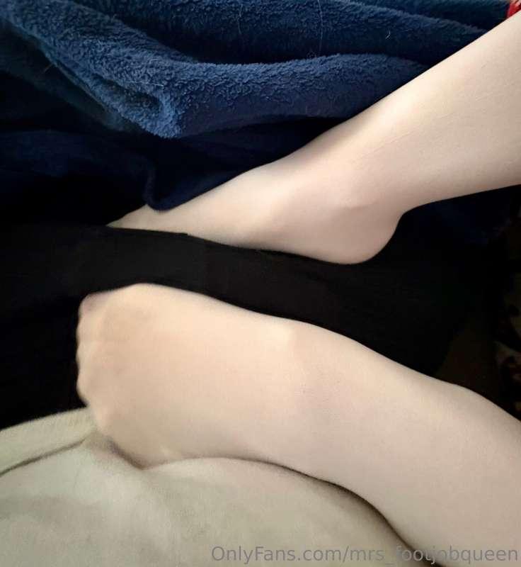 mrs_footjobqueen image #0