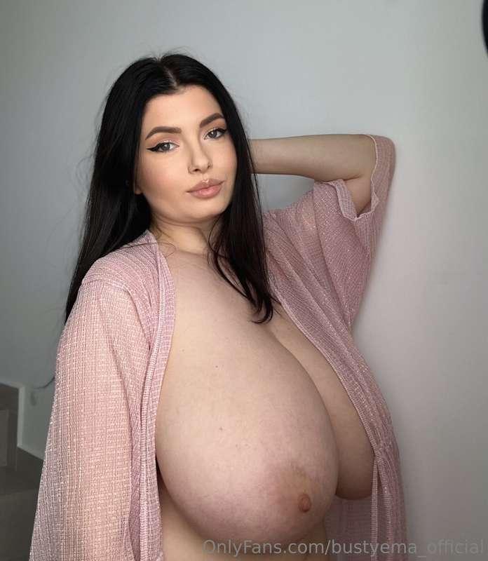 happy titty tuesday ❤️ a new and big trying on video is comi..