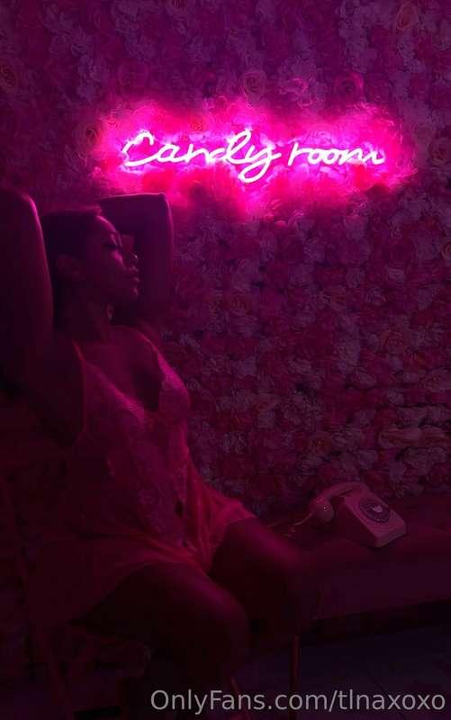 still have lots of content from the shoot in this room 👀💕