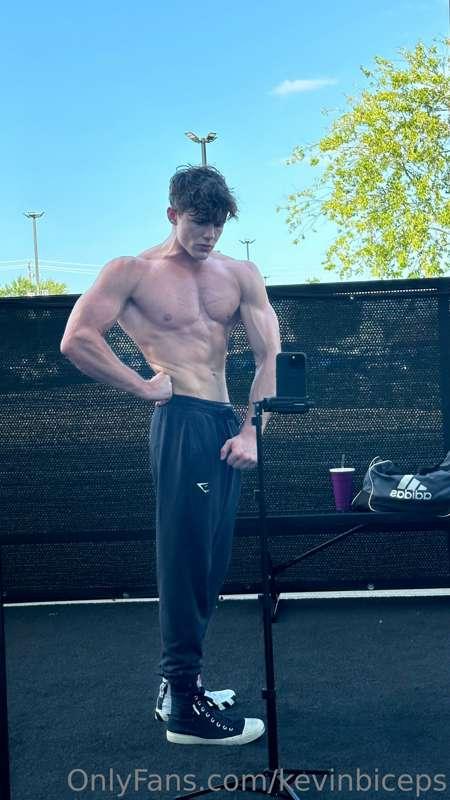 kevinbiceps image #1