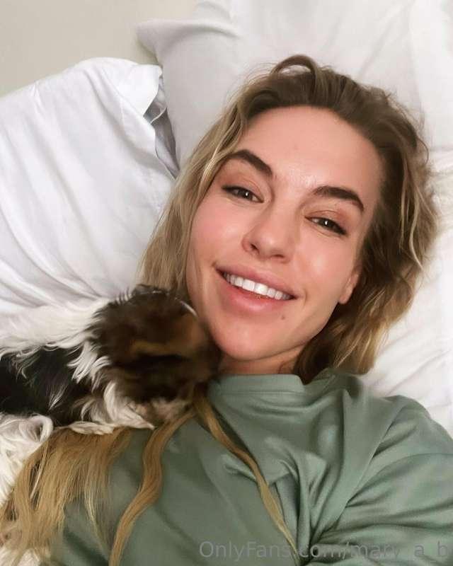 Always snugglin 🥰  how's your day so far? ☺️
