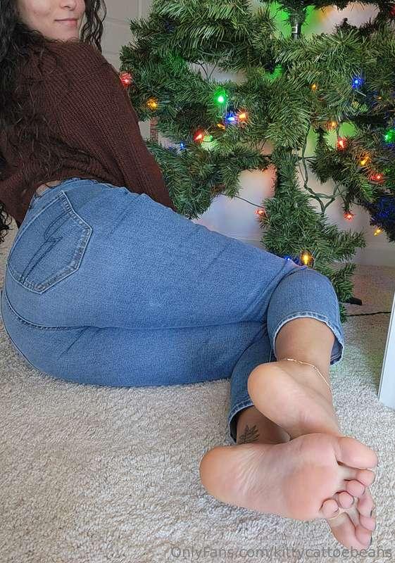 Mee t me under the Christmas tree 😉🌲🎄🎁