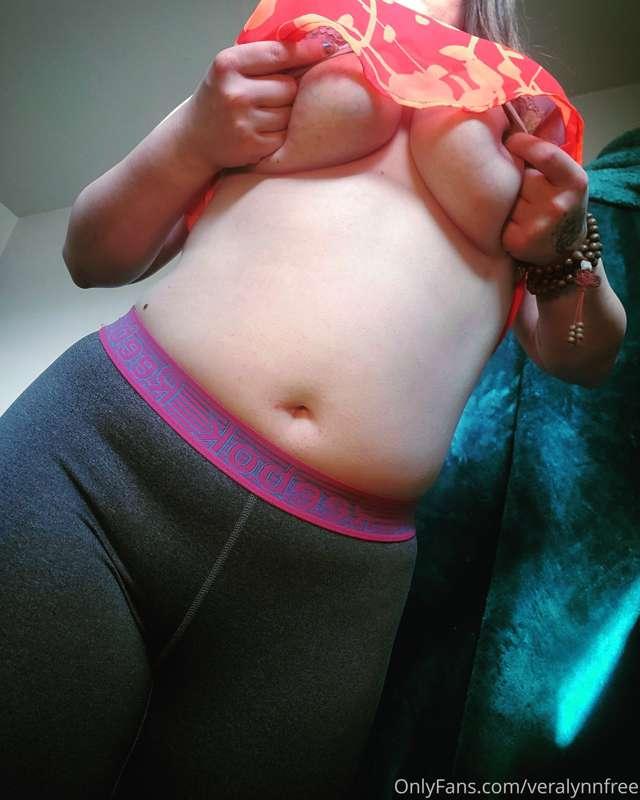 Join my paid page ($5, find in bio) to see the next nude pic..