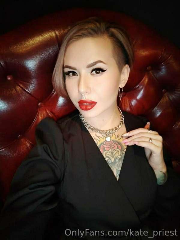 What do you think of the image of the femme fatale?😈😈