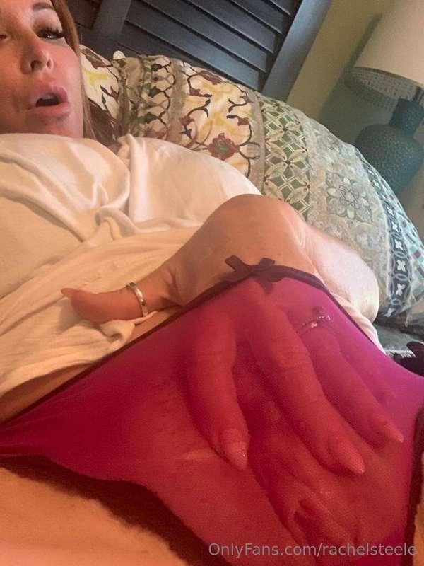 I am in the mood for dick rating! 😈   Who dares to let mommy..