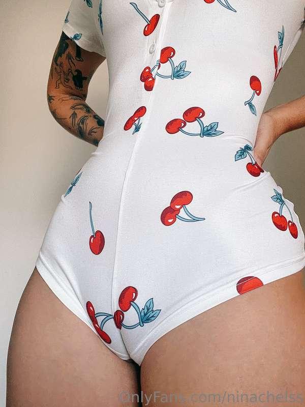 my pussy likes to show off 

a crazy set of photos coming yo..