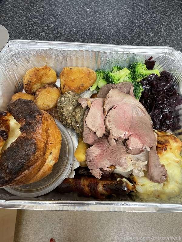 Now this is the sort of treat I like from my fans!! Pub Sund..