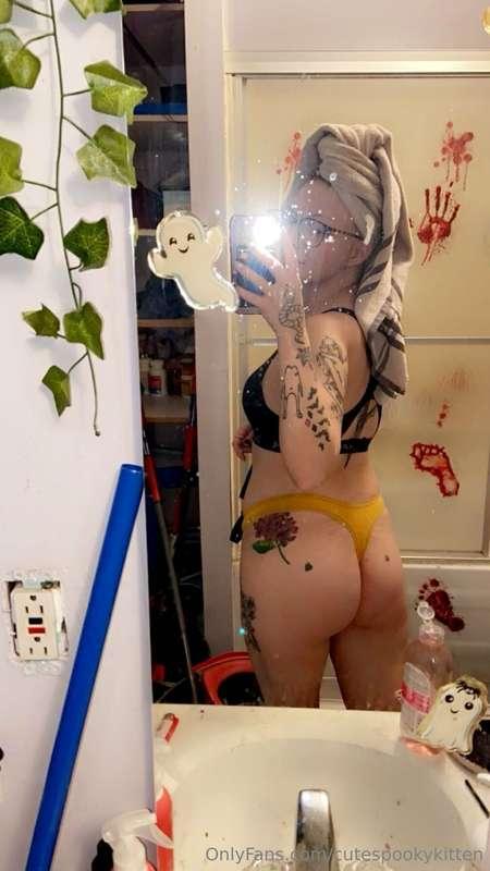 here’s a free pic for the followers to enjoy🥵🔥