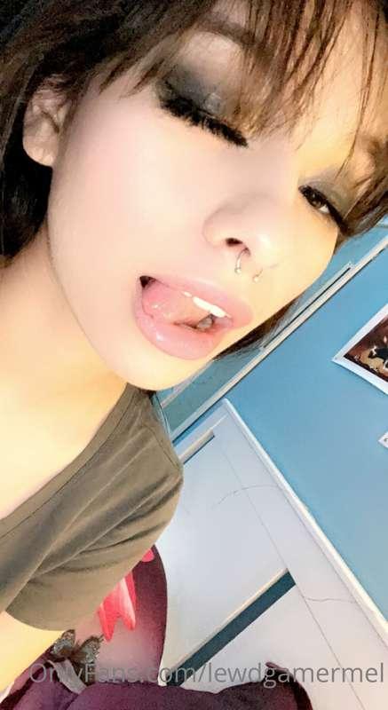 Ima try to stream every day on mfc, so catch me there x 💙