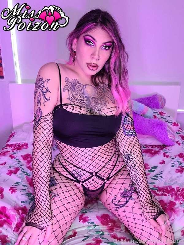 New photo set showing off my new curves and booty 
Vid comin..