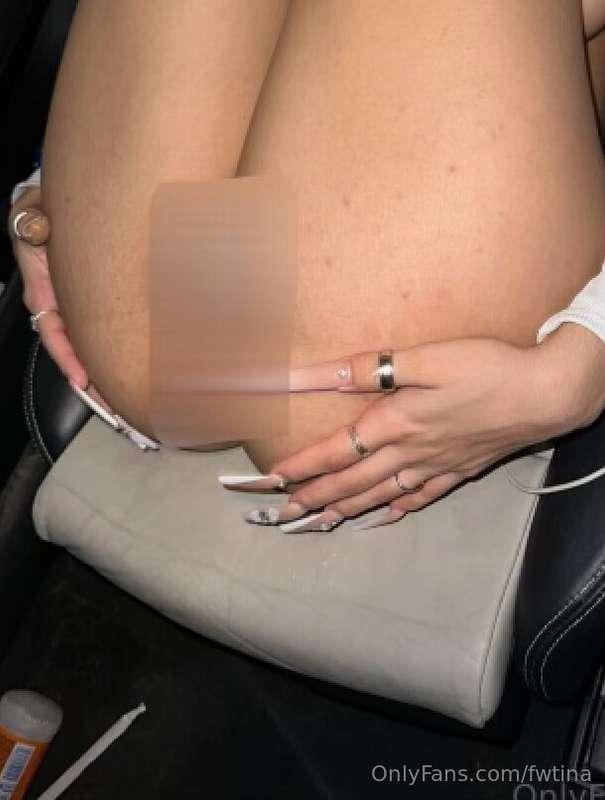 i love getting fucked in my car 🤤