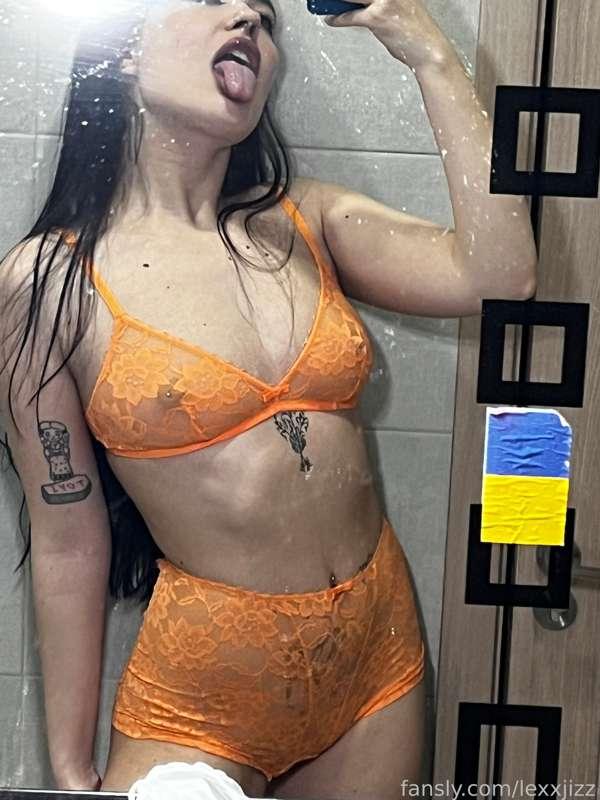 🍑👅

#lingerie #cute #tongue #young #girlnextdoor #selfie #tattoos 