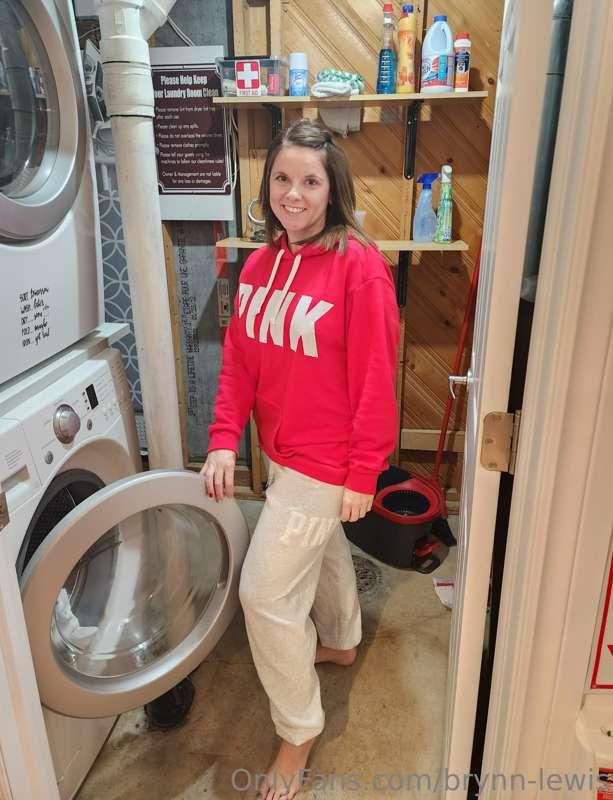 Its laundry day today, so i might as well show you my boobs ..
