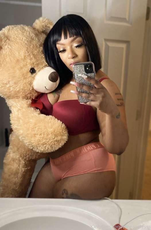 ❤️  If this bear wasn’t so new I’d rub my pussy across its f..