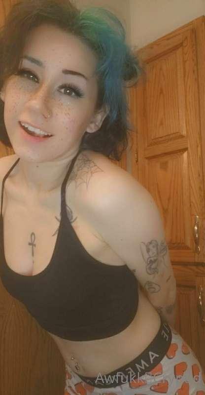 Hey bbs💋 Cum watch me play a lil 🥴😘