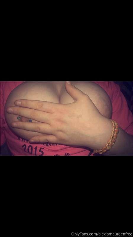 Nip slip 😏 tip this post for more 😈❤️