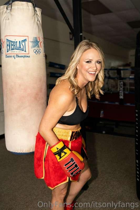 Letting you all see the whole boxing shoot pics before anyon..