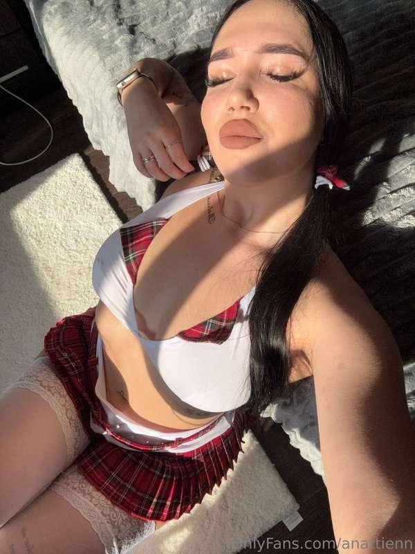 I'm warming in the sun!☀️ The rays of the sun are shining th..