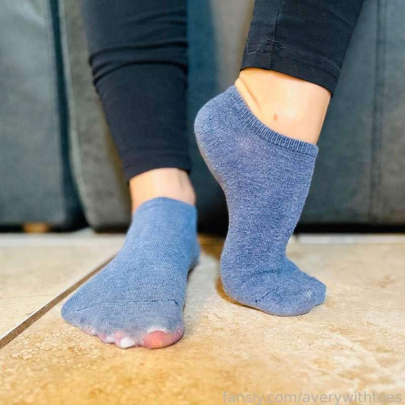 averywithtoes image #1